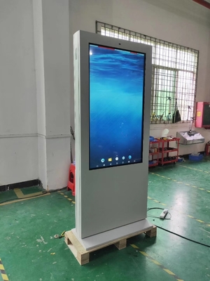 바닥에 서 있는 IP65 방수 외부 LCD 디지털 사이니지 50000 시간 수명