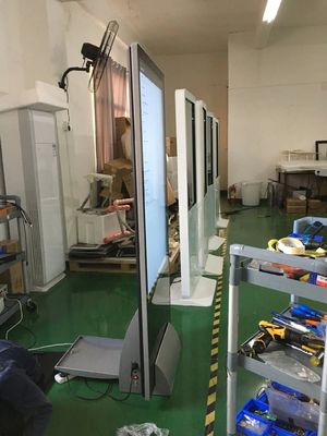 43인치 터치 스크린 키오스크 1920x1080 해상도 및 400CD/M2 밝기