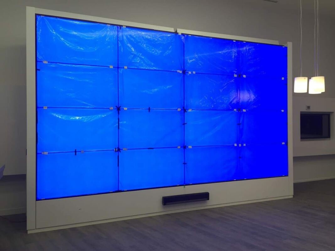 Wi-Fi 연결성 터치 스크린 사이니지 디스플레이 2GB RAM 및 8GB ROM을 통합하여 다재다능한 인터랙티브 광고 플랫폼을 지원합니다.