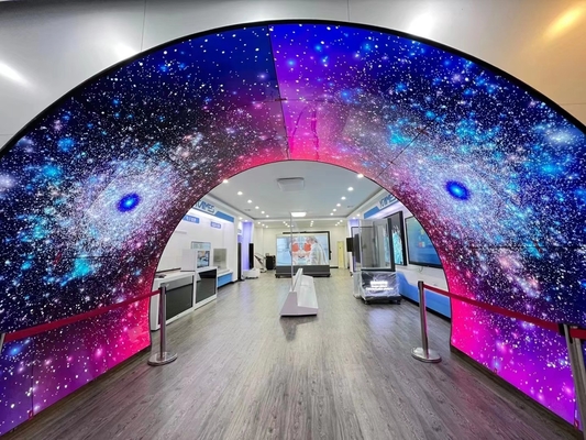 벽은 55 인치 스마트 텔레비전 곡률 스크린 4k OLED 비디오 월을 탑재했습니다